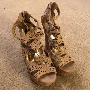 Dollhouse Wedge Shoe
